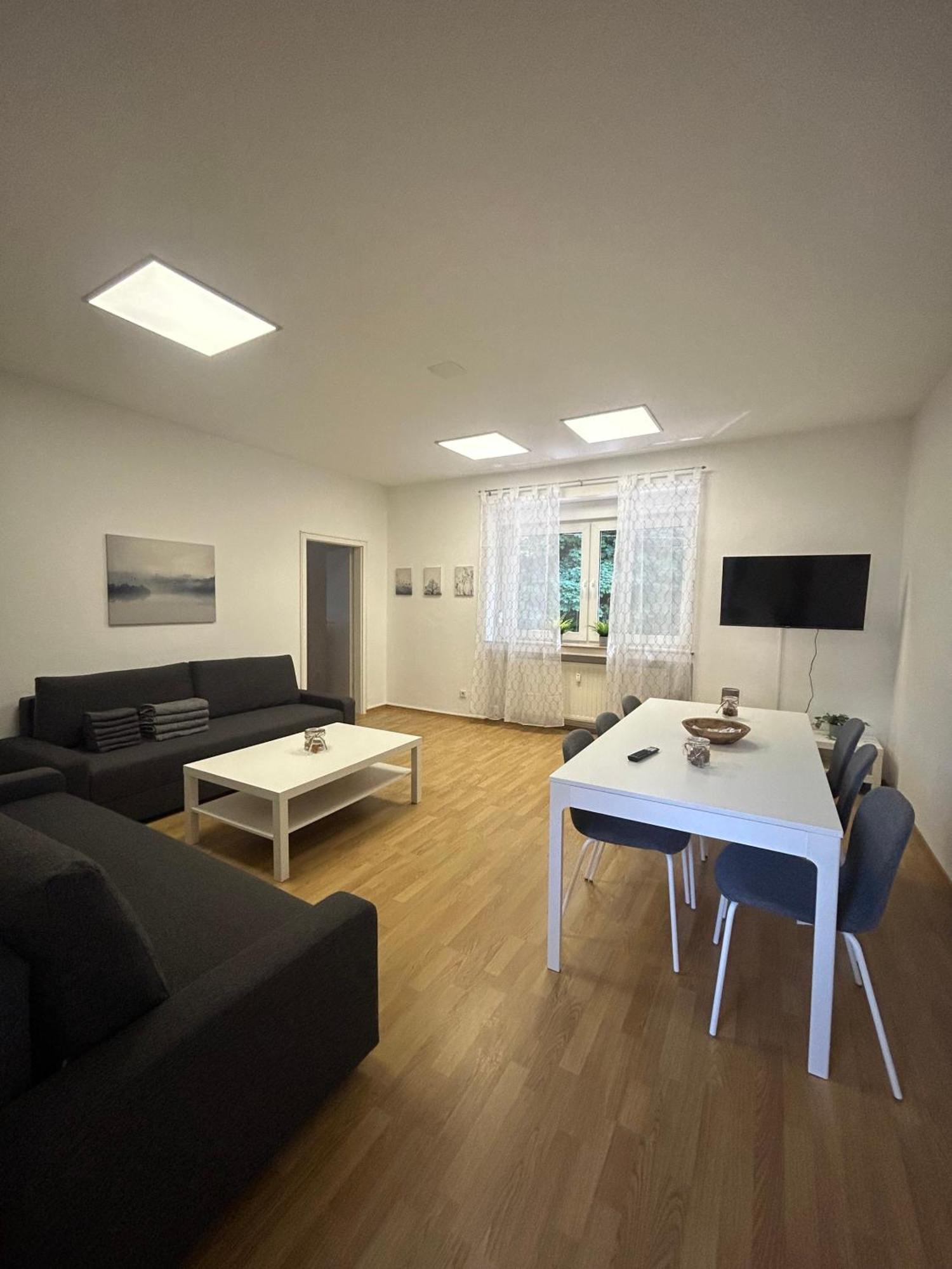 Gemuetliche Ferienwohnung - Voll Ausgestattet, Zentral Aber Ruhig ! 부퍼탈 외부 사진